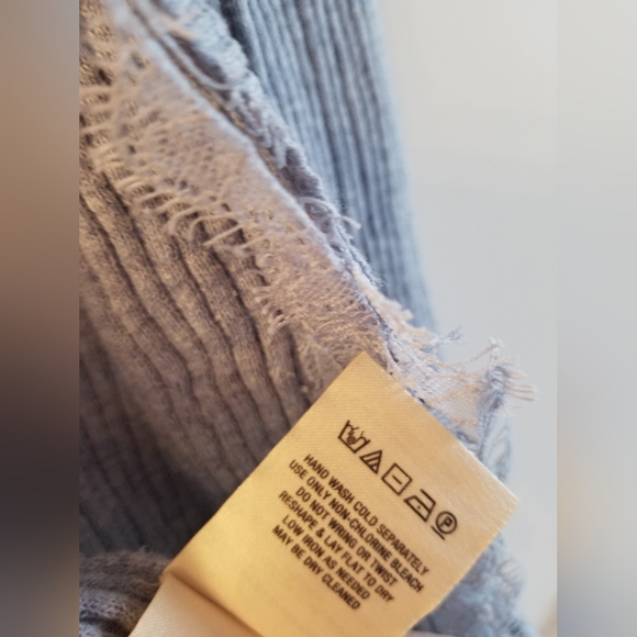 Cardigan - Picture 2 of 8